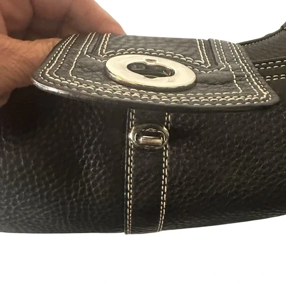 Coach Elegant Black Leather Shoulder Bag - Picture 8 of 13